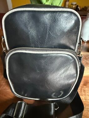 Fred Perry Black Leather-Effect Messenger Crossbody